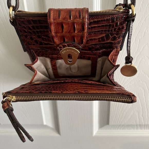 BRAHMIN Brown and Black Textured Cross post Bag with Gold Twist Lock Clasp - Picture 3 of 9